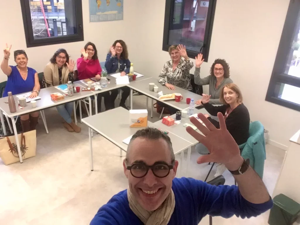 Rodolphe Leroy qui anime un groupe en formation de Numérologie Intégrative.