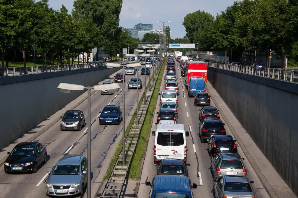 Embouteillages en ville qui illustre quand les émotions restent coincées.